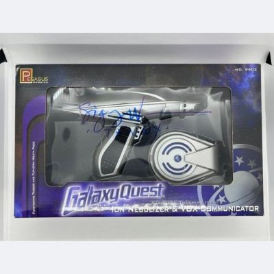 Galaxy Quest - Signed by Sigourney Weaver (Gwen DeMarco) | Catawiki