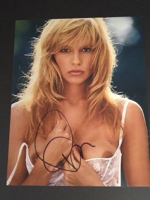 Baywatch - Signed by Pamela Anderson - Erotic Icon of the 90’s - With Letter of Authenticity | Catawiki