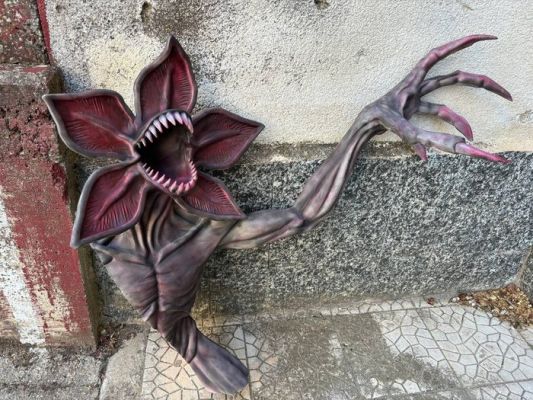 Stranger Things - Demogorgone Stranger Things XXL – Scultura Artigianale Fatta e Dipinta a Mano – Oltre 1 Metro