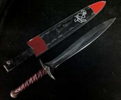 Lot 464 - Lord of the Rings Autographed Sword
