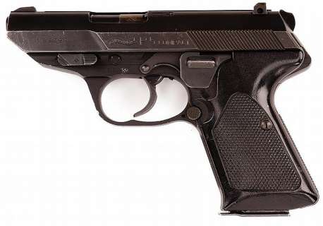 Lot 815 - Matt Damon "Jason Bourne" hero pistol from The Bourne Identity.