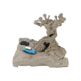 HARRY POTTER AND THE CHAMBER OF SECRETS (2002) - Lot 174 - 174. Whomping Willow Maquette with Two Flying Weasley Car Maquettes