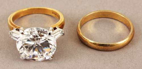 Lot 450 - Beyonce "Dreamgirls" Production Used Rings and Cigarette Case