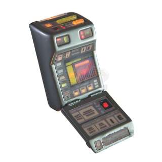 Lot 321 - Star Trek: Voyager (TV) - Hero Illuminating Starfleet Medical Tricorder