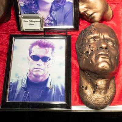 Lot 1075 - Arnold Schwarzenegger Life Mask for Terminator T2 | misc / divers