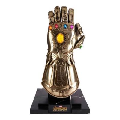 AVENGERS: INFINITY WAR (2018) - Lot #659 : Light-Up Hot Toys Thanos‘ (Josh Brolin) Infinity Gauntlet Replica