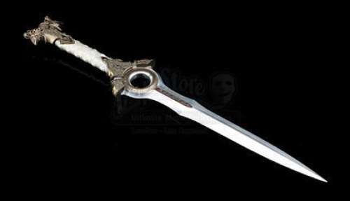 Warcraft - Lot 247 - Garona‘s (Paula Patton) Dagger