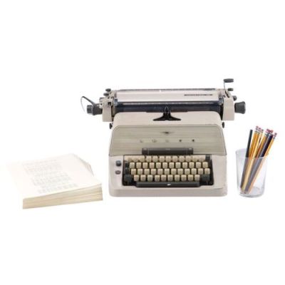 DOCTOR SLEEP (2019) - Lot #72 : Jack Torrance‘s Typewriter and Manuscript with Writing Implements