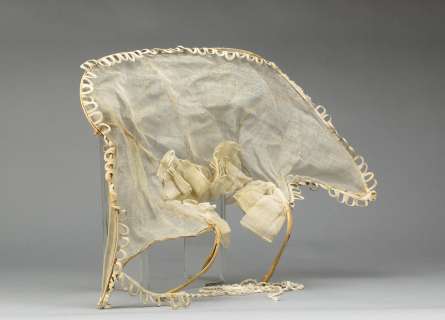 Lot 285 - Dr. Who 1982 Lace Collar from the Episode Kinda