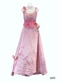 Star Trek - Lot 91 - DEANNA TROI‘S WEDDING DRESS AND NIGHTGOWN