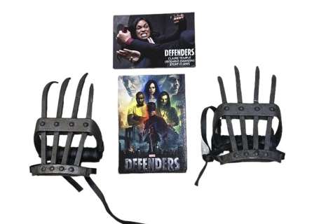 Lot 207 - The Defenders (2017) - Claire Temple (Rosario Dawson) Claws