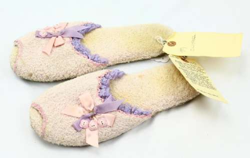 Geena Davis "Thelma & Louise" Movie Prop House Slippers | GWS Auctions