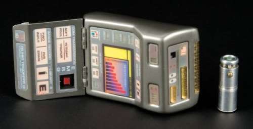 Lot 1411 - Starfleet Mark IX Medical Tricorder - Star Trek Voyager