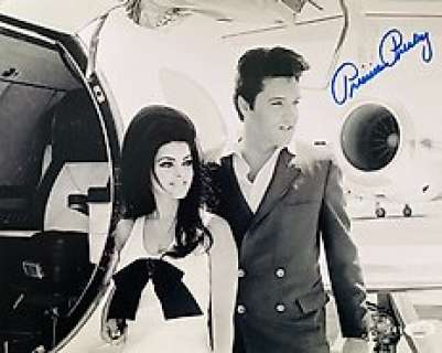 Priscilla Presley - Signed Photo ( 28X35 Cm ) with Coa Jsa | Priscilla Presley - Signed Photo ( 28x35 cm ) with COA JSA | Catawiki