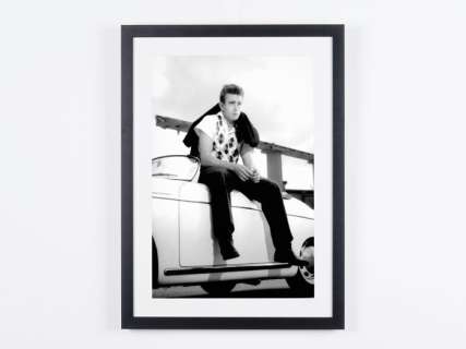 James Dean -Porsche 55 Speedster 1955 | James Dean -Porsche 55 Speedster 1955 - Fine Art Photography - Luxury Wooden Framed 70X50 cm - Limited Edition Nr 01 of 30 - Serial ID - - Original Certificate (COA), Hologram Logo Editor and QR Code | Catawiki