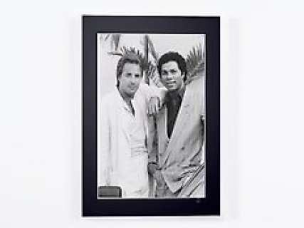 Don Johnson "Sonny Crockett" & Philip Michael Thomas "Ricardo Tubbs" | Don Johnson "Sonny Crockett" & Philip Michael Thomas "Ricardo Tubbs" - Fine Art Photography - Luxury Wooden Framed 70X50 cm - Limited Edition Nr 01 of 30 - Serial ID 16843 - Original Certificate (COA), Hologram Logo Editor and QR Code | Catawiki