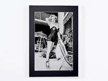 Marilyn Monroe Iconics- 1952 - Fine Art Photography - Luxury Wooden Framed 70X50 cm - Limited Edition Nr 02 of 30 - Serial ID 16870 - Original Certificate (COA), Hologram Logo Editor and QR Code | Catawiki