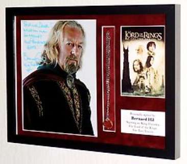 Lord of the Rings - Bernard Hill ✝ (King Théoden) Premium Framed with engraved ring (prop), signed, HUGE Quote + COA | Catawiki