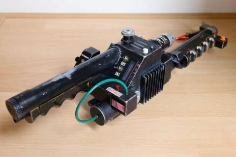 Ghostbusters - Hasbro - - Movie prop Customized Ghostbusters Neutrona Wand 1984 - MODDED and WEATHERED - cosplay movie prop | Catawiki