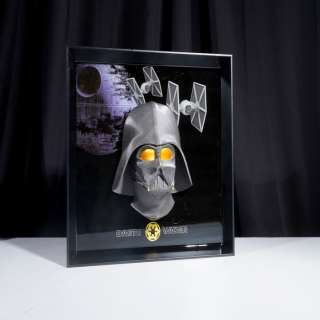 "Star Wars - Darth Vader Helmet n°1 " Carbon Black & Gold- 3D Sculpture on Frame - Exclusive 01/15 - Andy Pop Artist - Art Work Size 45 x 45 cm - Luxury Wooden Framed - Signed by The Artist & - 100% New items. - Secure Shipping on Museum Box | Catawiki