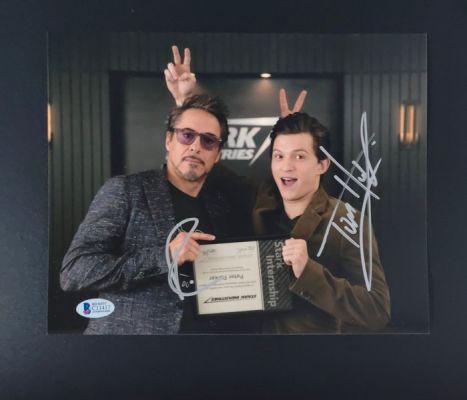 Spider-Man / Avengers - Robert Downey Jr. “Tony Stark” & Tom Holland “Peter Parker” - Signed 8x10 Photo - Beckett COA | Catawiki
