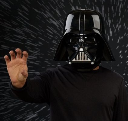 Star Wars - Hasbro - - Movie prop Used Hasbro electronic Darth Vader life-size helmet. Includes outer dome, inner mask, neck/collar | Catawiki