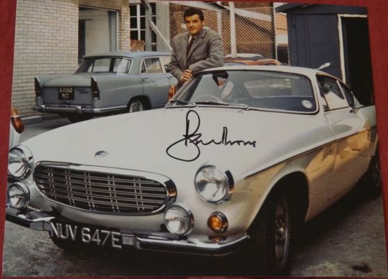 The Saint - Roger Moore with his Volvo P1800 - autopgraph, photo, signed with Certified Genuine b´bc holographic COA | Catawiki