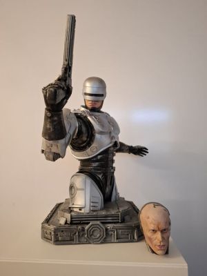 Robocop - Peter Weller - Custom made statue, with 2 changeable heads (42 cm high) | Catawiki