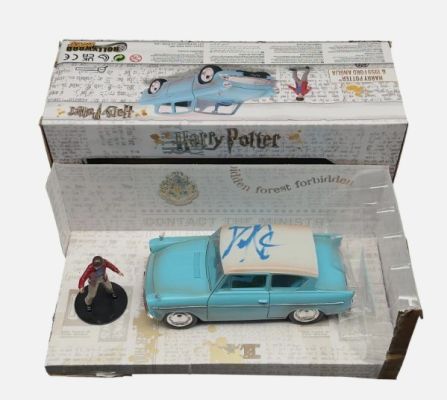 Harry Potter - 1959 Ford Anglia - Daniel Radcliffe "Harry Potter" - Autograph - With Beckett COA | Catawiki