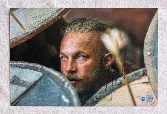 Travis Fimmel - hand signed 20x30 Photo | Bild | Autogramm | SWAU COA | Vikings (8“x12“) | Ragnar Lothbrok | | Catawiki