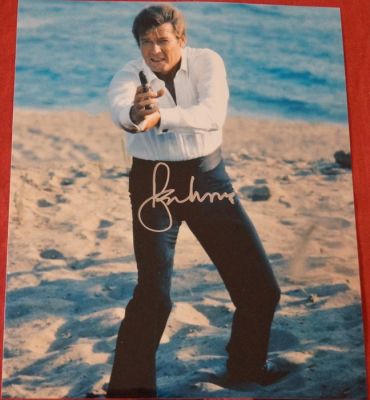 James Bond 007: For Your Eyes Only - Roger Moore (+) is James Bond 007 - autopgraph, photo, signed with Certified Genuine b´bc holographic COA | Catawiki