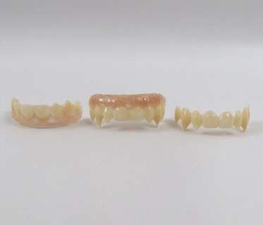 Lot 5 - Blade Trinity Blade (Wesley Snipes) Fangs