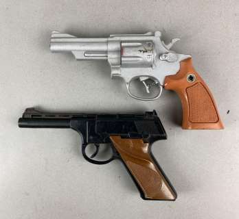 Group of 2 Screen Used Plastic Gun Props | misc / divers