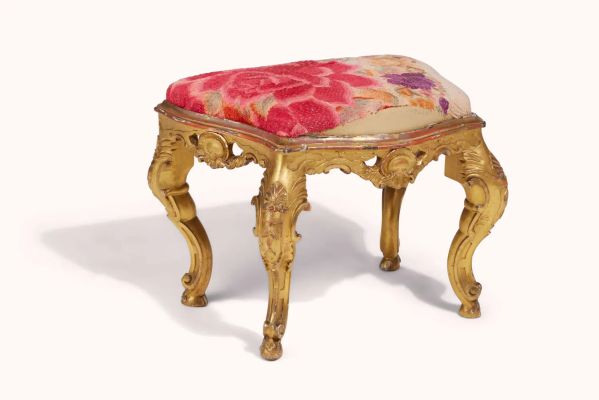 And Just Like That… | Lot #471 - Carrie Bradshaw’s Louis XIV Style Ottoman | Julien’s