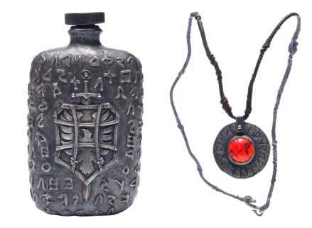 SEVENTH SON (2014) - Lot #886 : Master Gregory‘s (Jeff Bridges) Flask and Tom Ward‘s (Ben Barnes) Umbran Stone Necklace
