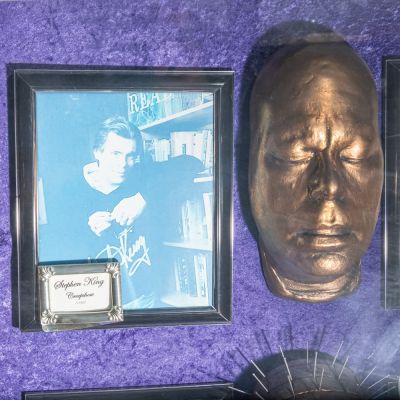 Lot 1094 - Stephen King Life Mask for Creepshow | misc / divers