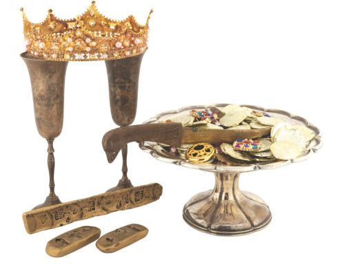 Lot 525 - A "Pirates of the Caribbean" Prop Treasure Hoard. | Van Eaton Galleries