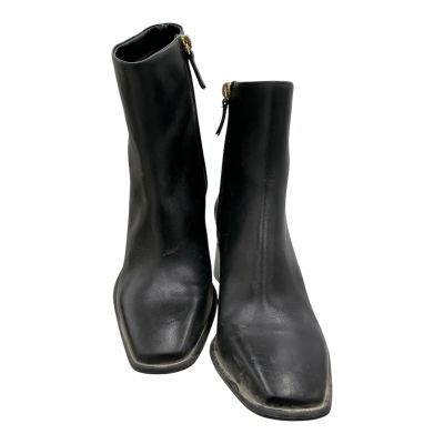 Lot 48: Onslaught Hanna Kammler Screen Worn Boots | VIP Fan Auctions