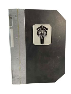 Lot 32 - Battlestar Galactica (2004 - 2009) - Galactica Crew Binder | Hanlin Auction Service