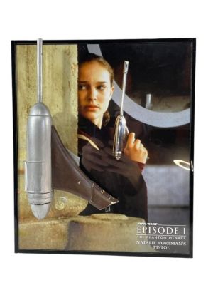 Lot 256 - Star Wars: Episode I - The Phantom Menace (1999) - Padme (Natalie Portman) ELG-3A Blaster | Hanlin Auction Service