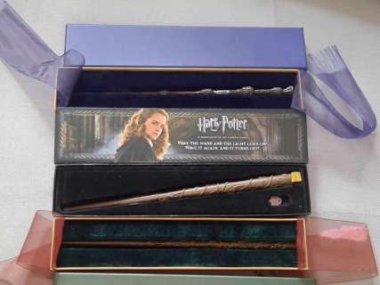 Harry Potter | Harry Potter - The Noble Collection - Harry Potter kolekcja 3 różdżek | Catawiki