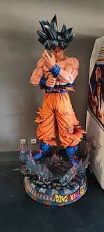 Dragon Ball Super | Dragon Ball Super - Large Life Size Statue with light-up socle - Son Goku 2023 | Catawiki