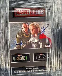 Marvel: Avengers - Double signed by Chris Hemsworth (Thor) and Tom Hiddleston (Loki) - with PSA DNA COA - Framed