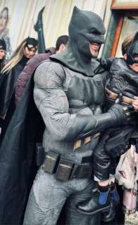 Batman - - Movie prop - Complete Batman Cosplay costume (Affleck version) incl. Mask, Suits, gloves, cape, belt and more | Catawiki