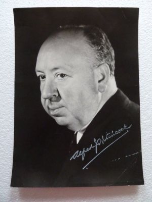 Alfred Hitchcock - Master of Suspense - Large portrait, signed with white grease pen (1961) - By Mail | Catawiki