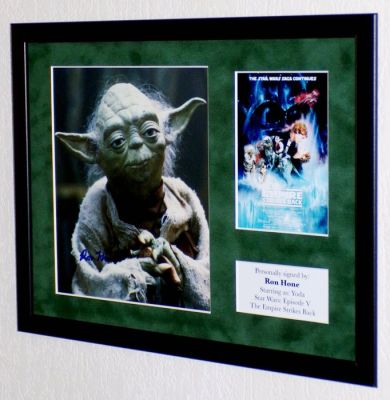 Star Wars Episode V: The Empire Strikes Back - Ron Hone (Yoda) Premium Framed, signed + COA | Catawiki