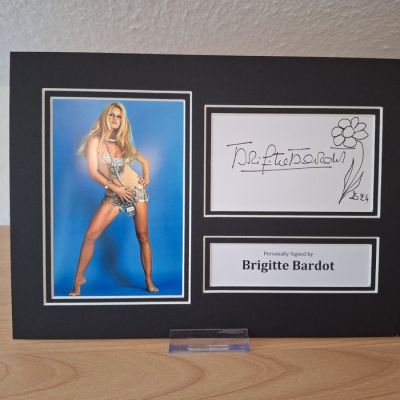 Brigitte Bardot (+) - 1x original autograph with COA - Framed | Catawiki