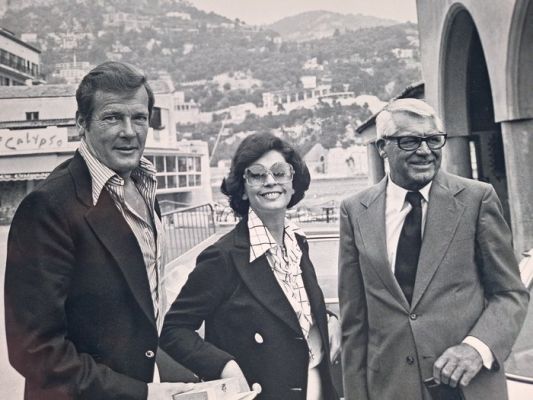 Daniel Angeli - (XXL) Cary Grant With Roger Moore And His Wife Luisa Mattioli During The Cannes Film Festival, april | Catawiki