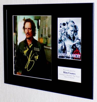 Sons of Anarchy - Kim Coates (Alexander ’Tig’ Trager) Premium Framed, signed + COA & Photo signing session | Catawiki