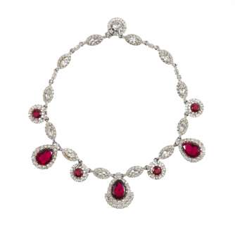 JOAN COLLINS DYNASTY, TV GUIDE COVER AND ROYAL NECKLACE AND MAGAZINE | Julien’s